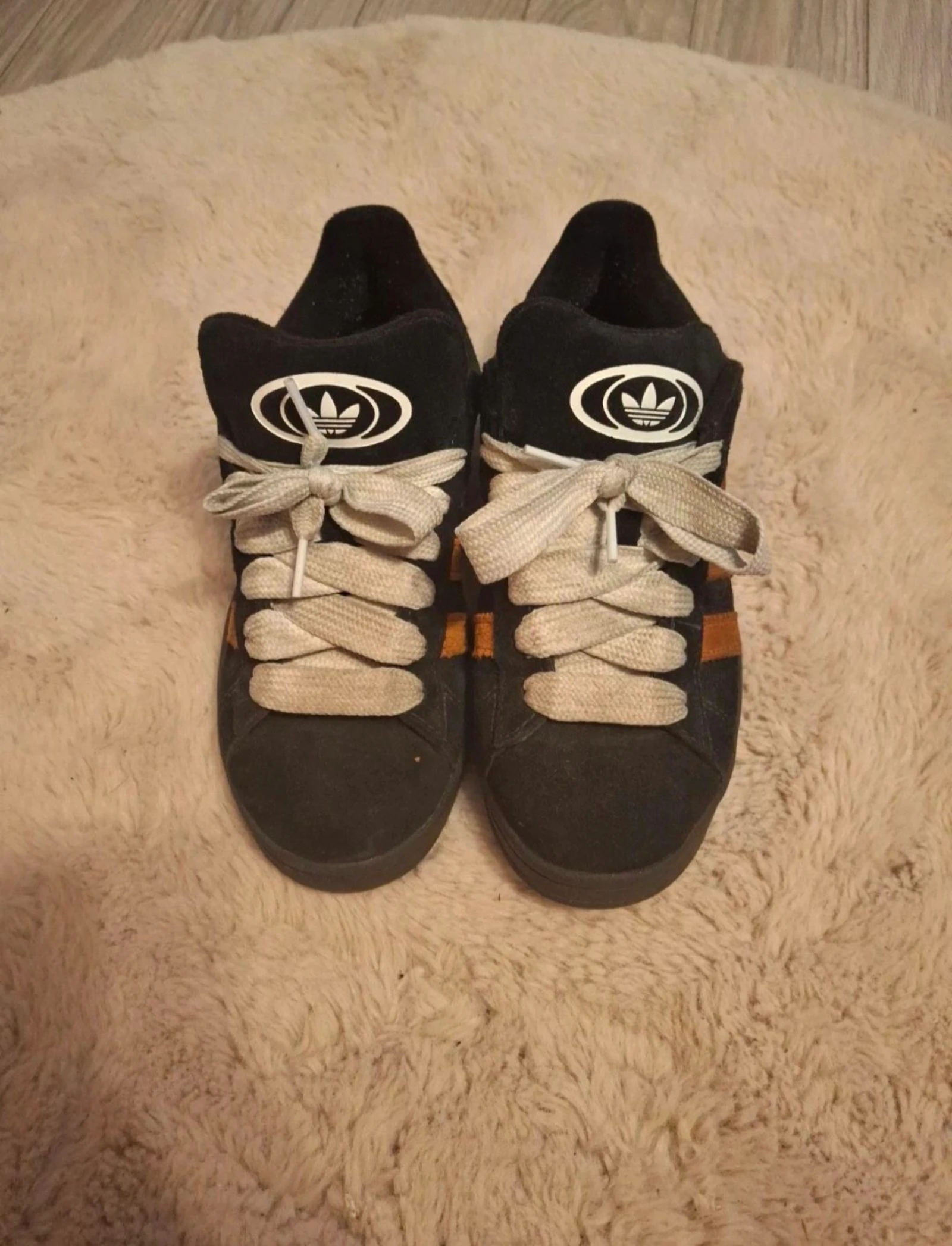 Campus orange et noir